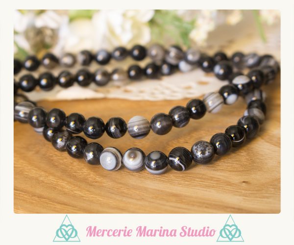 10 perles en  agate noire à bandes noir et blanc 6mm ou 8mm