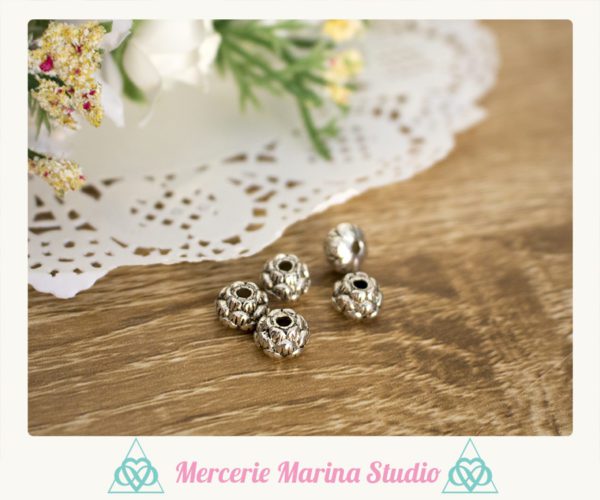 4 Perles lotus en métal argenté 8x5mm