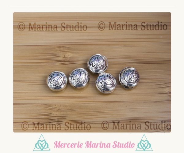 5 perles lotus gravées en métal argenté 7x8mm