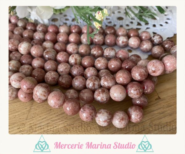 RARES Lot 10 de perles en thulite 8mm naturelles
