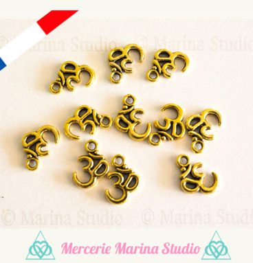 Breloques ohm en couleur doré 16x11mm