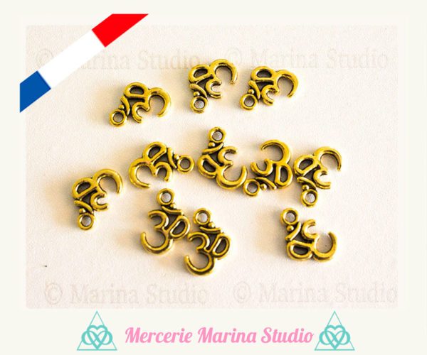 Breloques ohm en couleur doré 16x11mm
