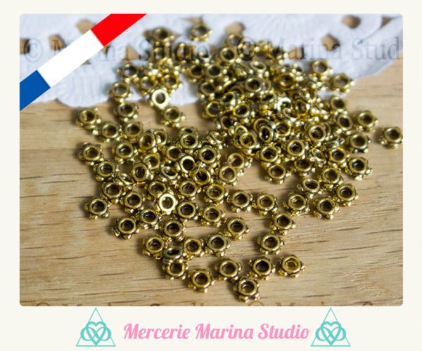 Lot de 20 jolies perles intercalaires fleur doré 4mm