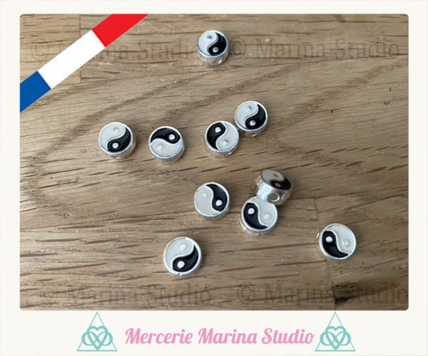 1x jolie perle en émail et métal argenté yin et yang 7mm